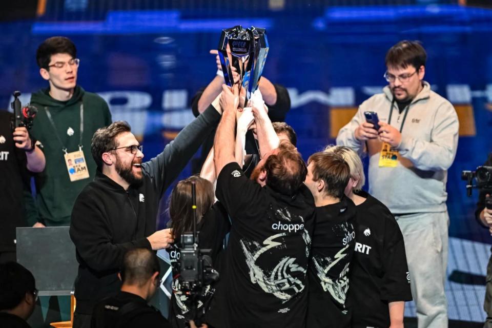 高跟+短裙就是好评！美女选手沫子晒照：再不拍我就老了~~